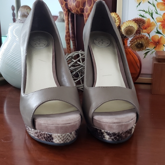 Jessica Edith Heels in Umber Size 8 - Picture 3 of 6